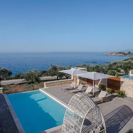 Katergo Luxury Villa Stoúpa